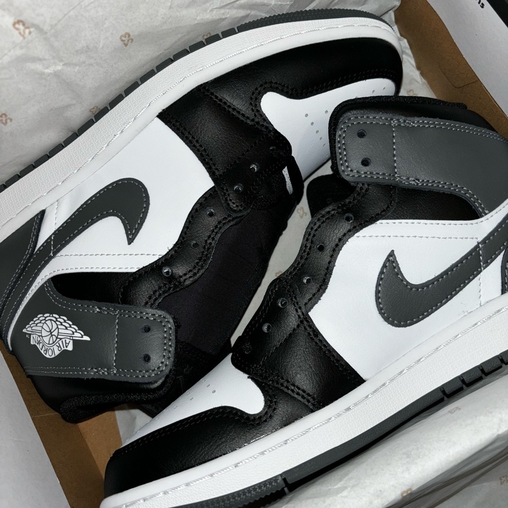 Jordan 1 mids